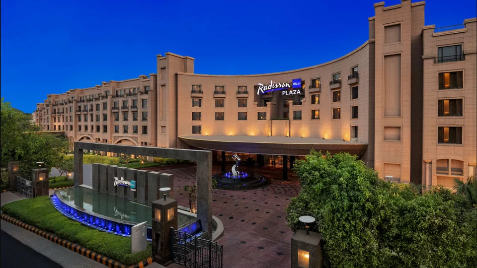 radisson_blue_hotel_exterior